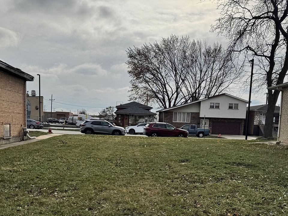 2nd image of 7224 W 63rd Pl