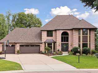685 Valley View Ct, Shoreview, MN 55126