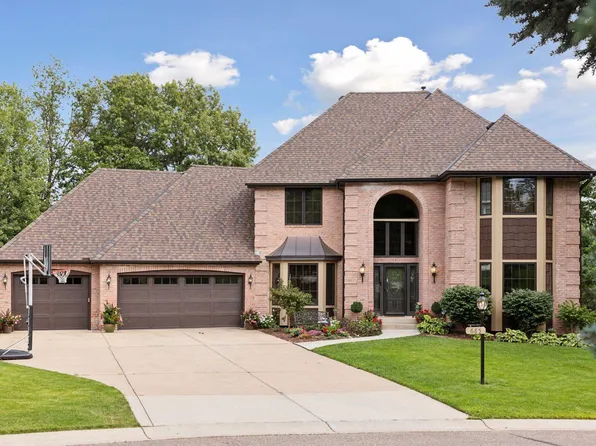 685 Valley View Ct, Shoreview, MN 55126