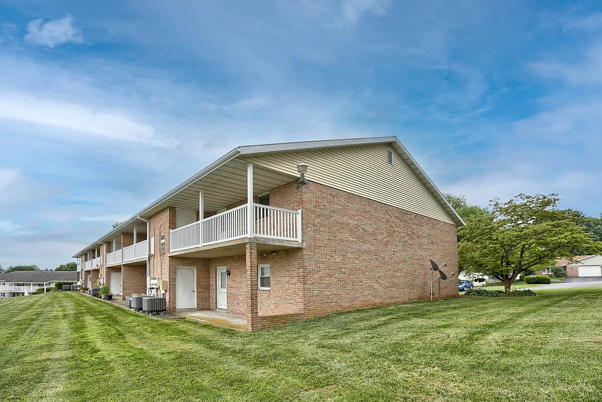 Building Photo - Colonial Apartments