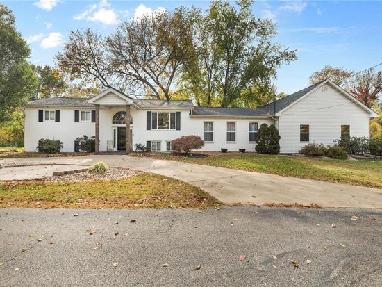 5 Holly Dr, Glen Carbon, IL 62034