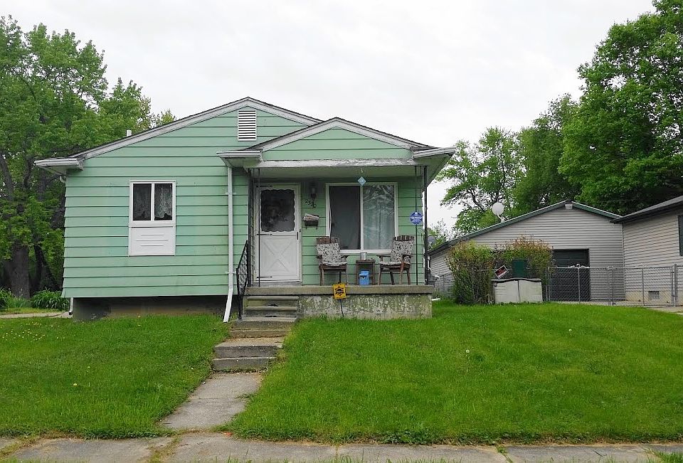 1st image of 2320 Beechwood Dr