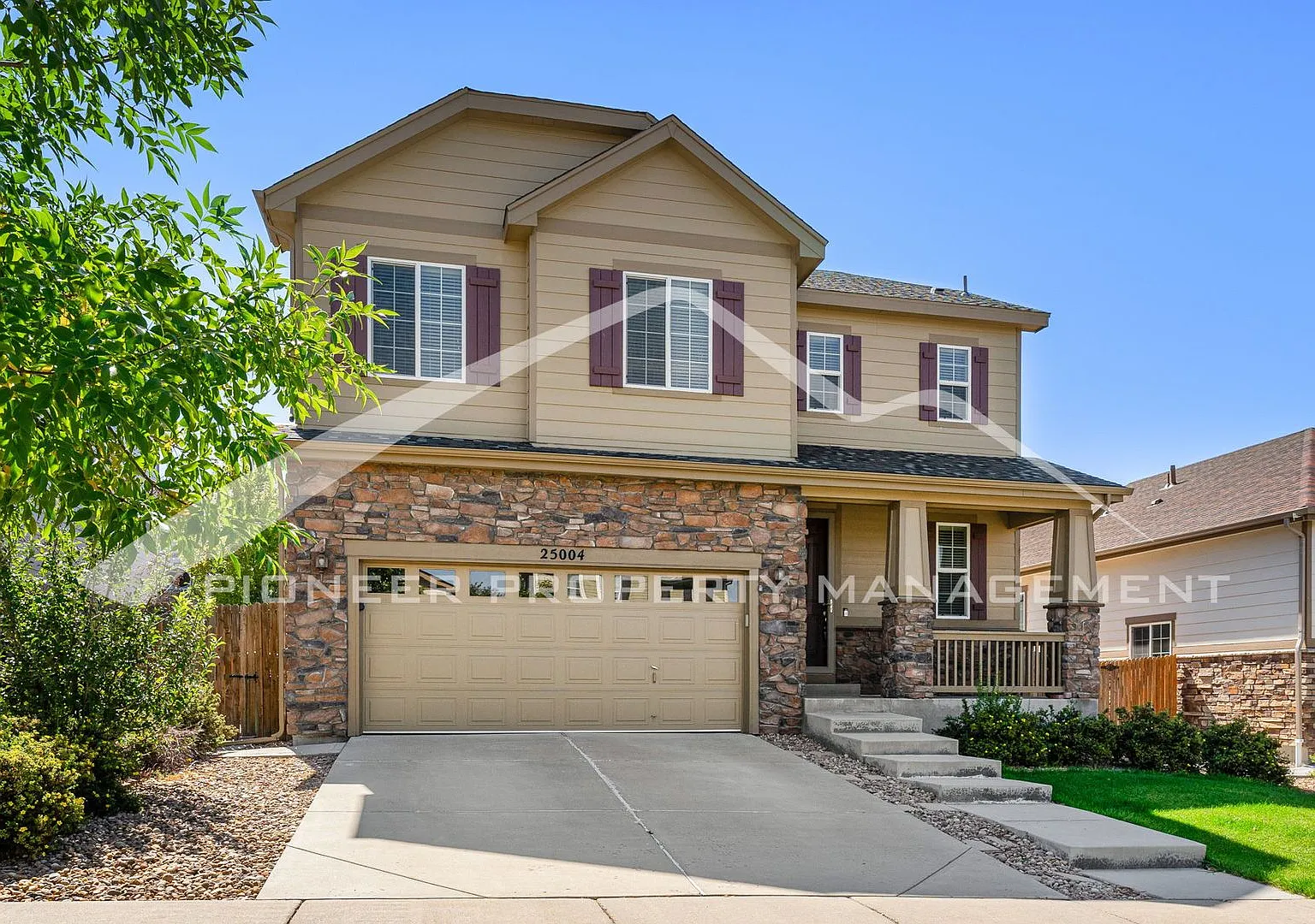 Spacious Home with Fenced Yard and Central AC — Photo 2
