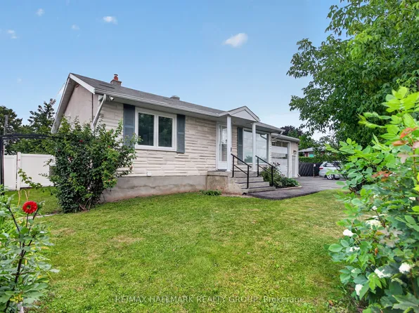 1125 Kenaston St, Ottawa, ON K1B 3P1