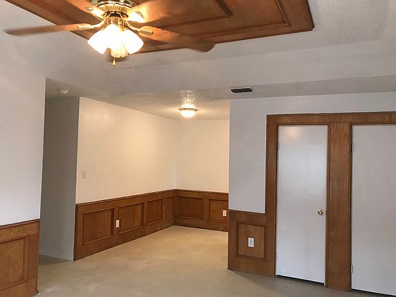 3rd image of 1021 Geoffrey Ln