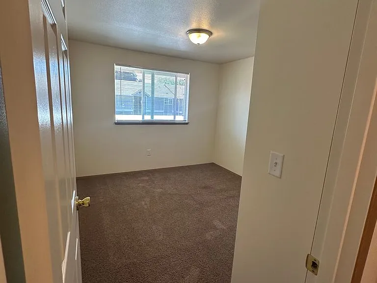 Willow Glen Apartments — Photo 8