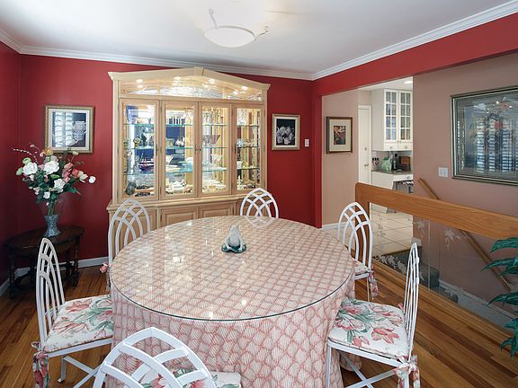4th image of 539 White Rose Ln