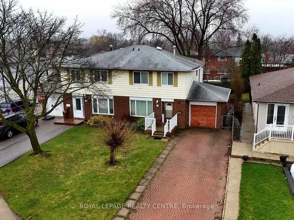 3390 Frobex Ct, Mississauga, ON L5C 2B5