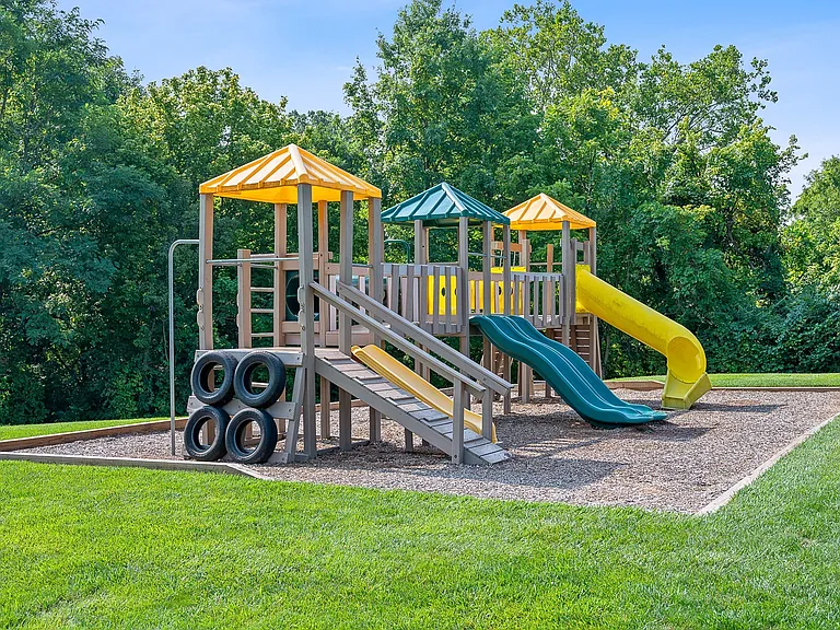 Galbraith Pointe Apartments and Townhomes — Photo 34