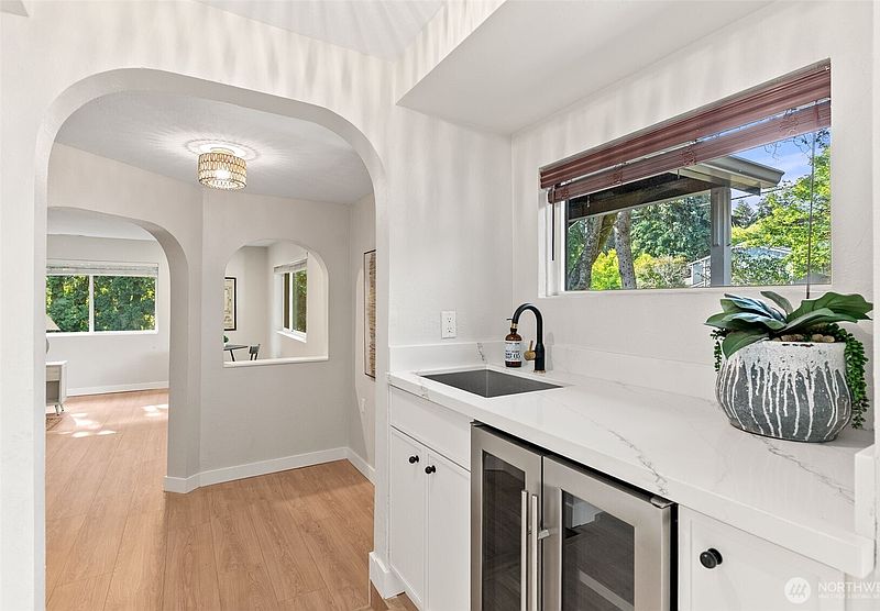 5th image of 5025 45th Avenue SE