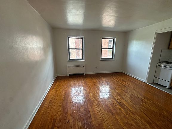 3rd image of 137 N Walnut St APT 301