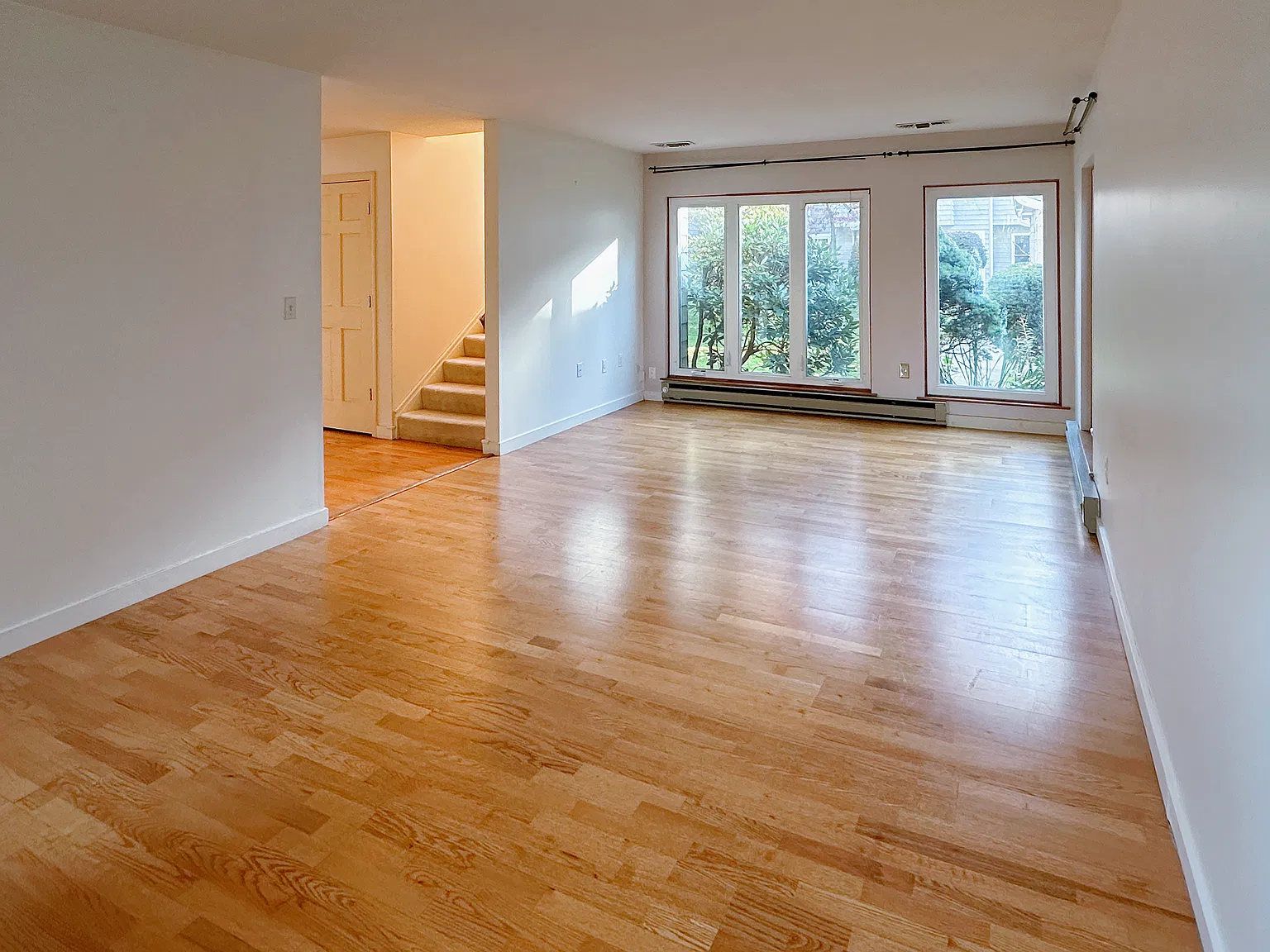 3 bed, 2.5 bath, 1840 sqft, $3,700 — Photo 3