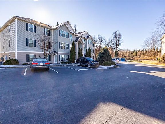 3rd image of 4703 Pennoak Ln #L