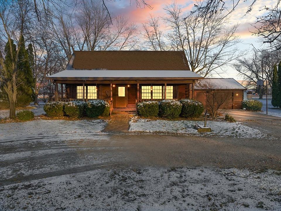809 N 1st St, Fairbury, IL 61739 Zillow