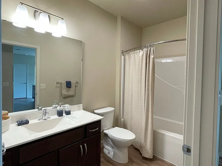 Lincoln Street Apartments — Photo 44