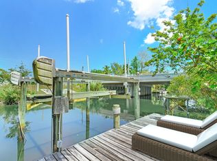689 SE Whitmore Dr, Port Saint Lucie, FL 34984