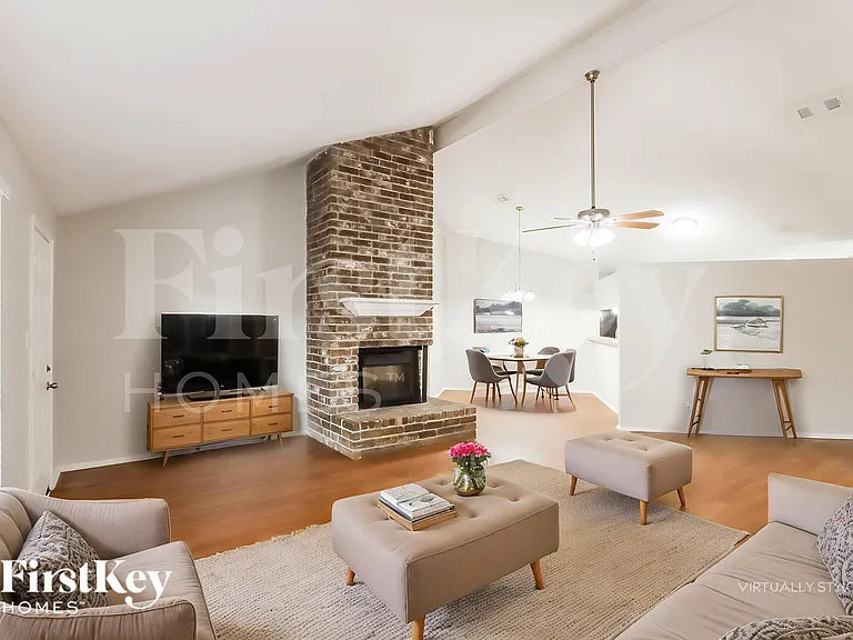 13323 Oak Ledge Dr — Photo 4
