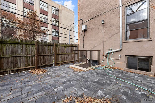 Rented by ERNY LLC | media 33