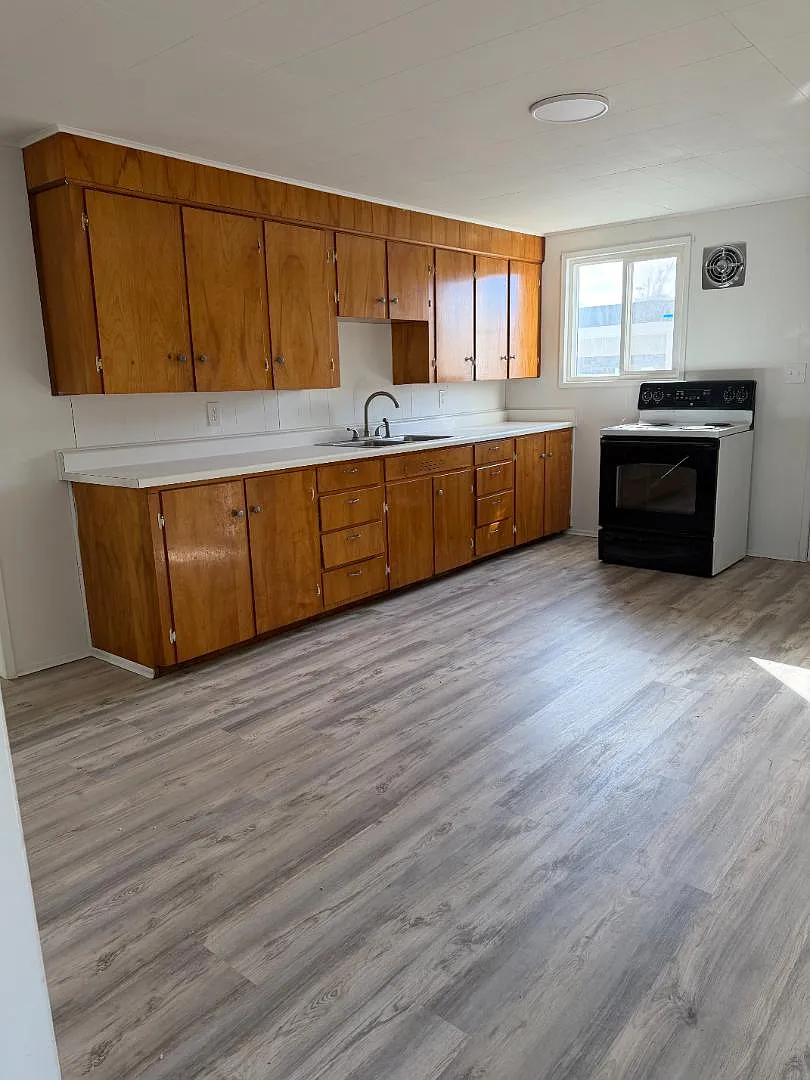 624 S Douglas Ave — Photo 3