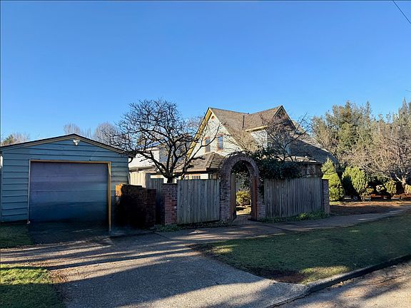 Garage with EV charging