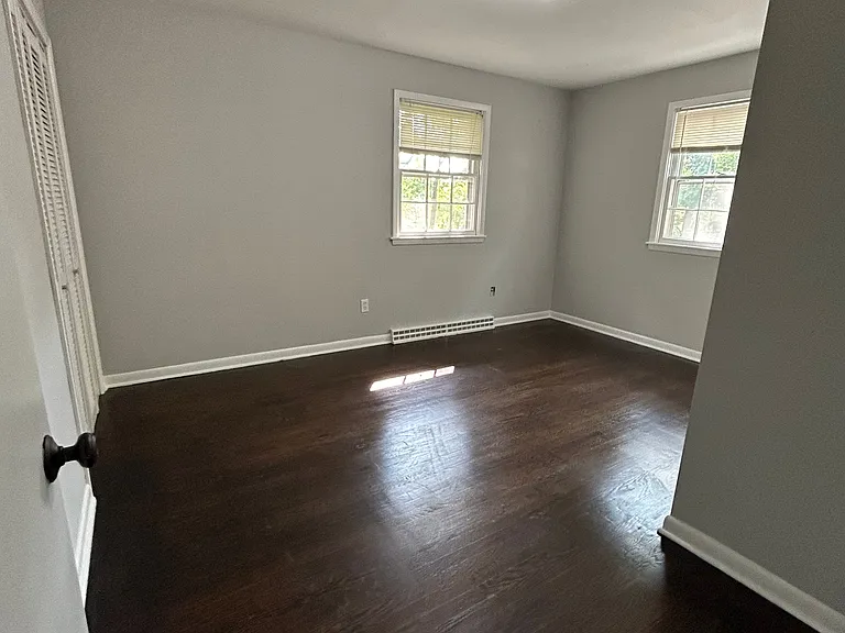 1300 Fieldcrest — Photo 6