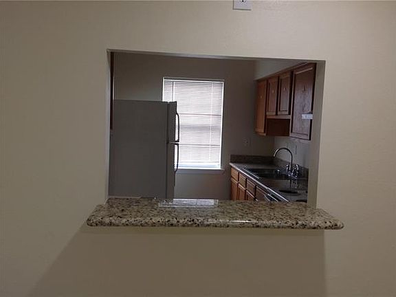 5th image of 4100 Roneagle Way #B