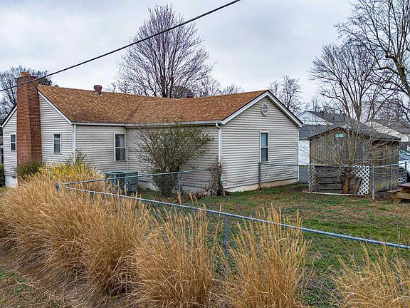 4th image of 587 Elder St