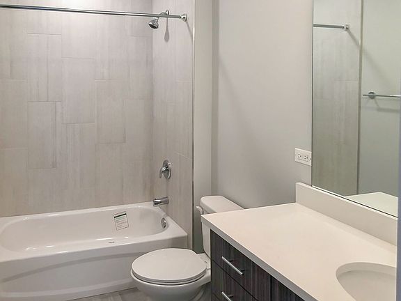 3rd image of 2616 N Rockwell St #2R