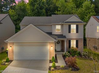 1542 Weeping Willow Ct, Ypsilanti, MI 48198