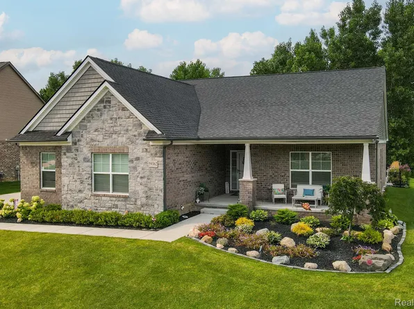 59362 Deer Haven Dr, South Lyon, MI 48178
