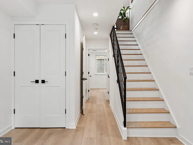 2209 Montrose St — Photo 39
