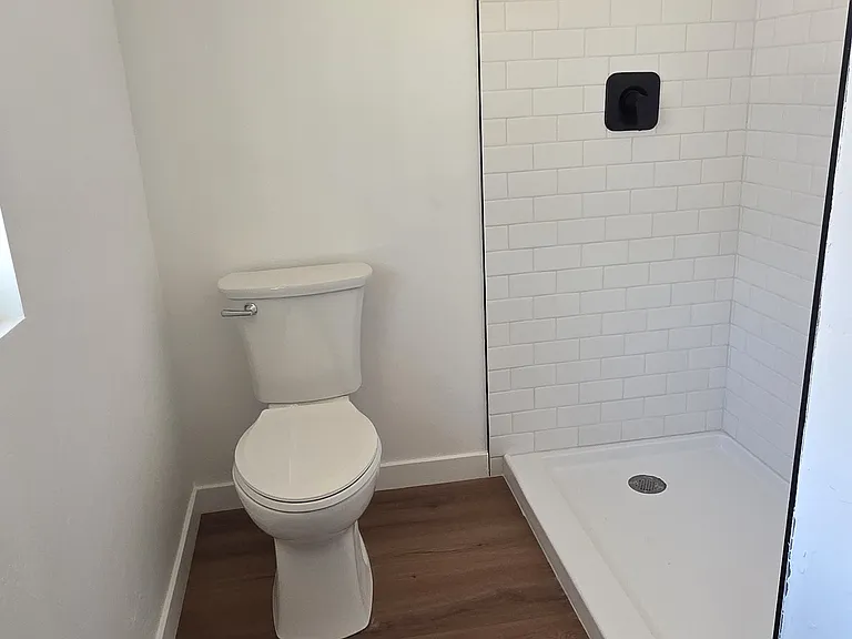 469 W 2nd St #1 — Photo 7