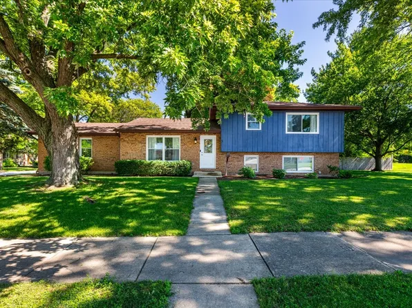 5 Redstart Rd, Naperville, IL 60565