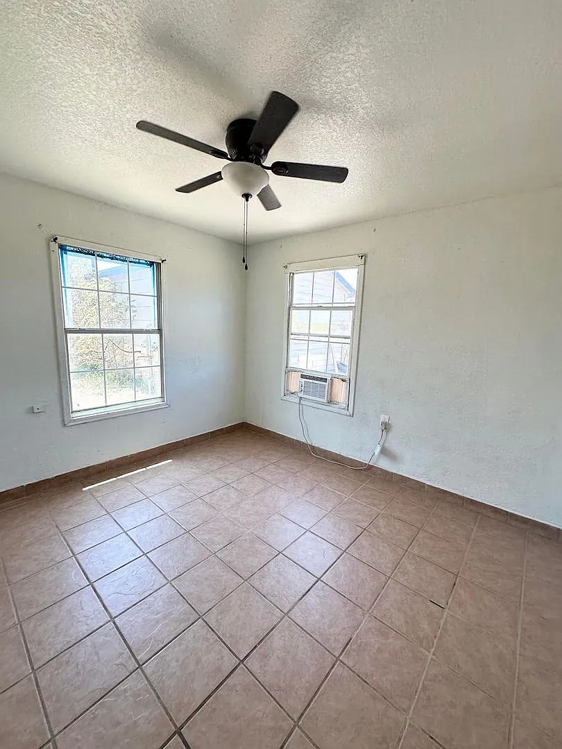 2 Bedroom 1 Bathroom House For Rent — Photo 4