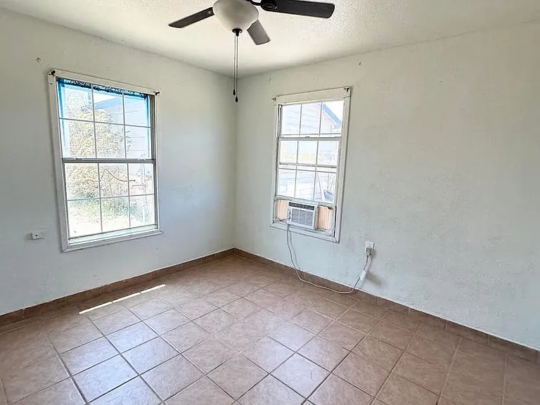 2209 W Kentucky Ave — Photo 4