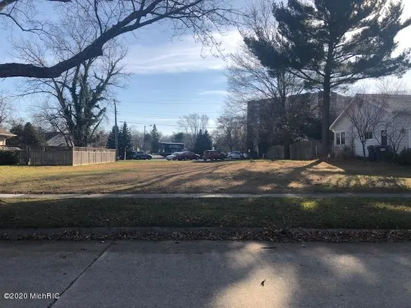 222 Vail Ct, Saint Joseph, MI 49085