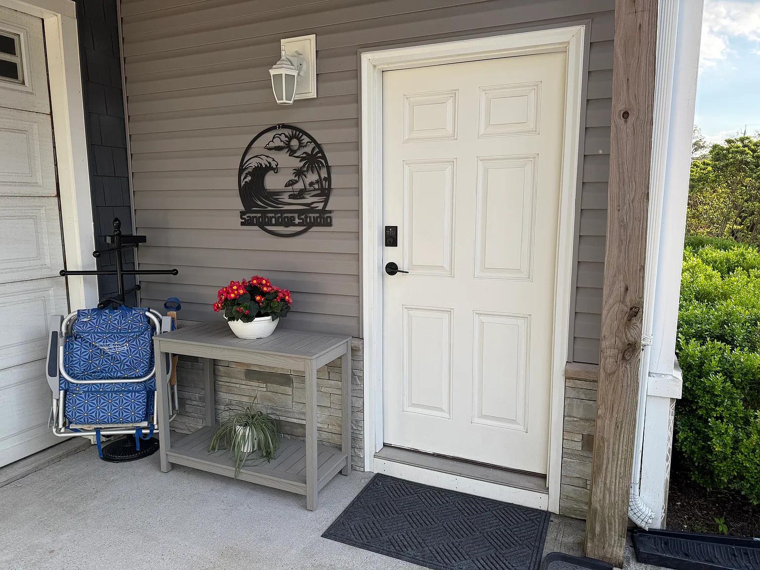 309 Teal Cres — Photo 1