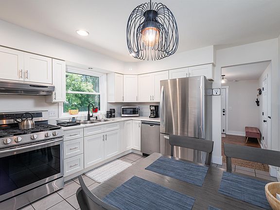 5th image of 3625 E Park Ln