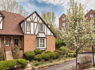 300 Kingsberry Cir, Pittsburgh, PA 15234