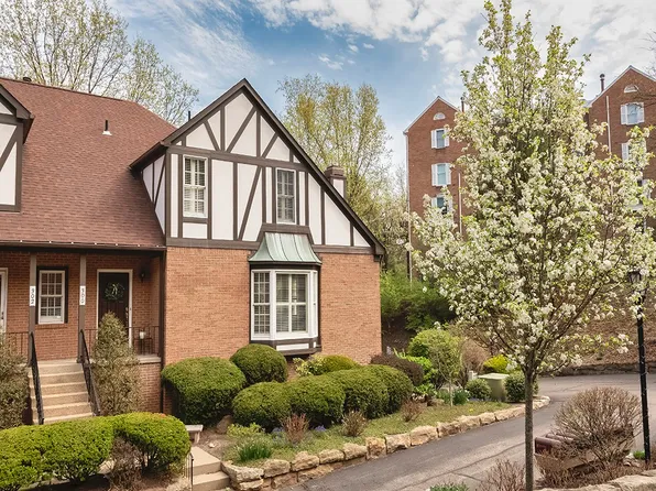 300 Kingsberry Cir, Pittsburgh, PA 15234