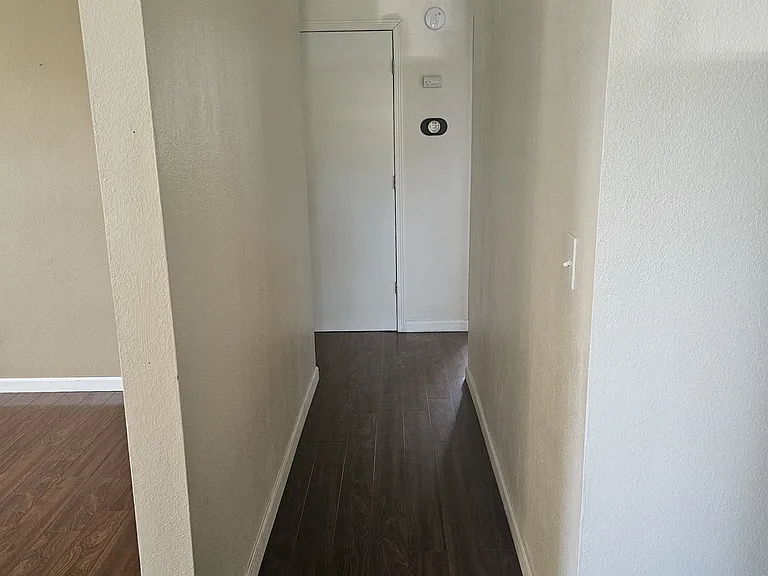 560 E Catherine Ave — Photo 5