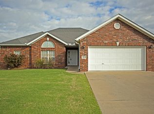 5018 W Homespun Dr, Fayetteville, AR 72704