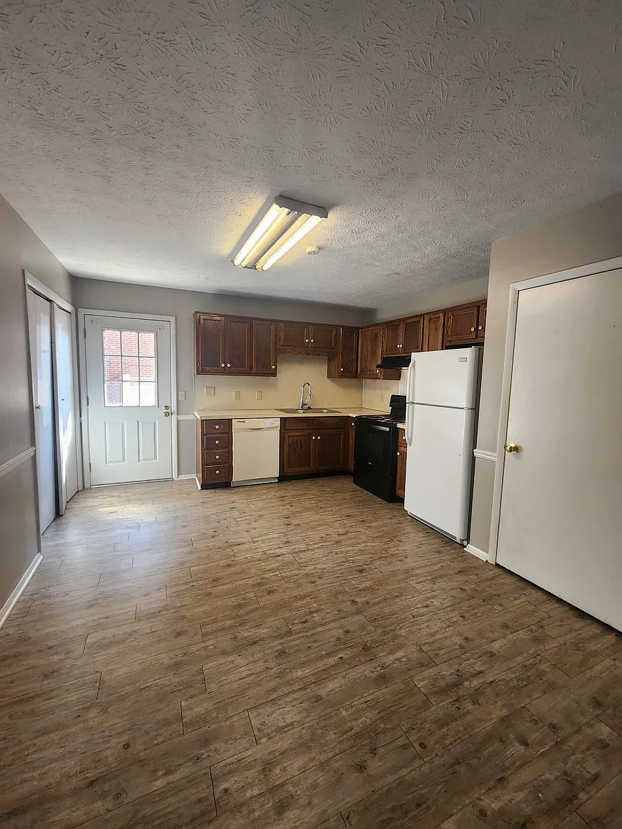 Building Photo - 155 E Jere Whitson Rd #1