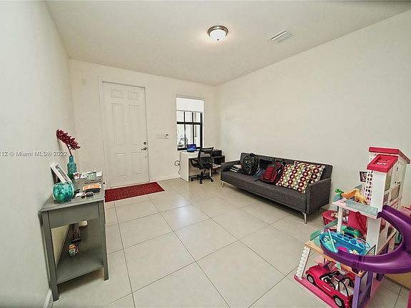 5th image of 10452 NW 61st Ln