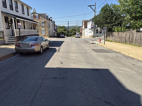 5th image of 210 Perry St