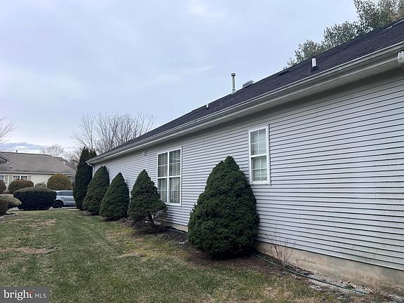 3rd image of 2 April Springs Ct