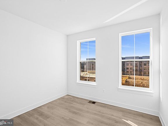 3rd image of 118B Locke Street Mews Lot 2024