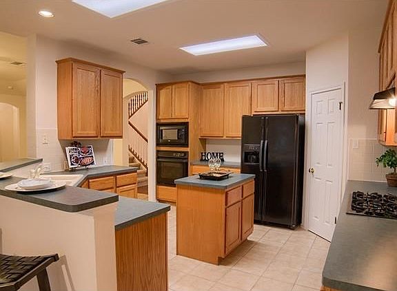 5th image of 1806 Fall Creek Dr