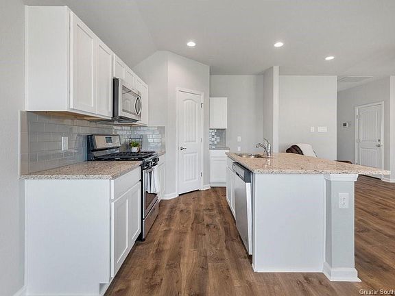 4th image of 745 Gold Finch Way