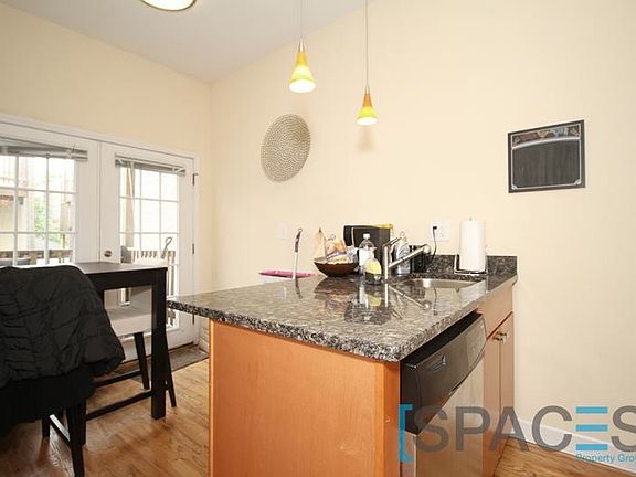 2nd image of 1509 W Wellington Ave #Fb1